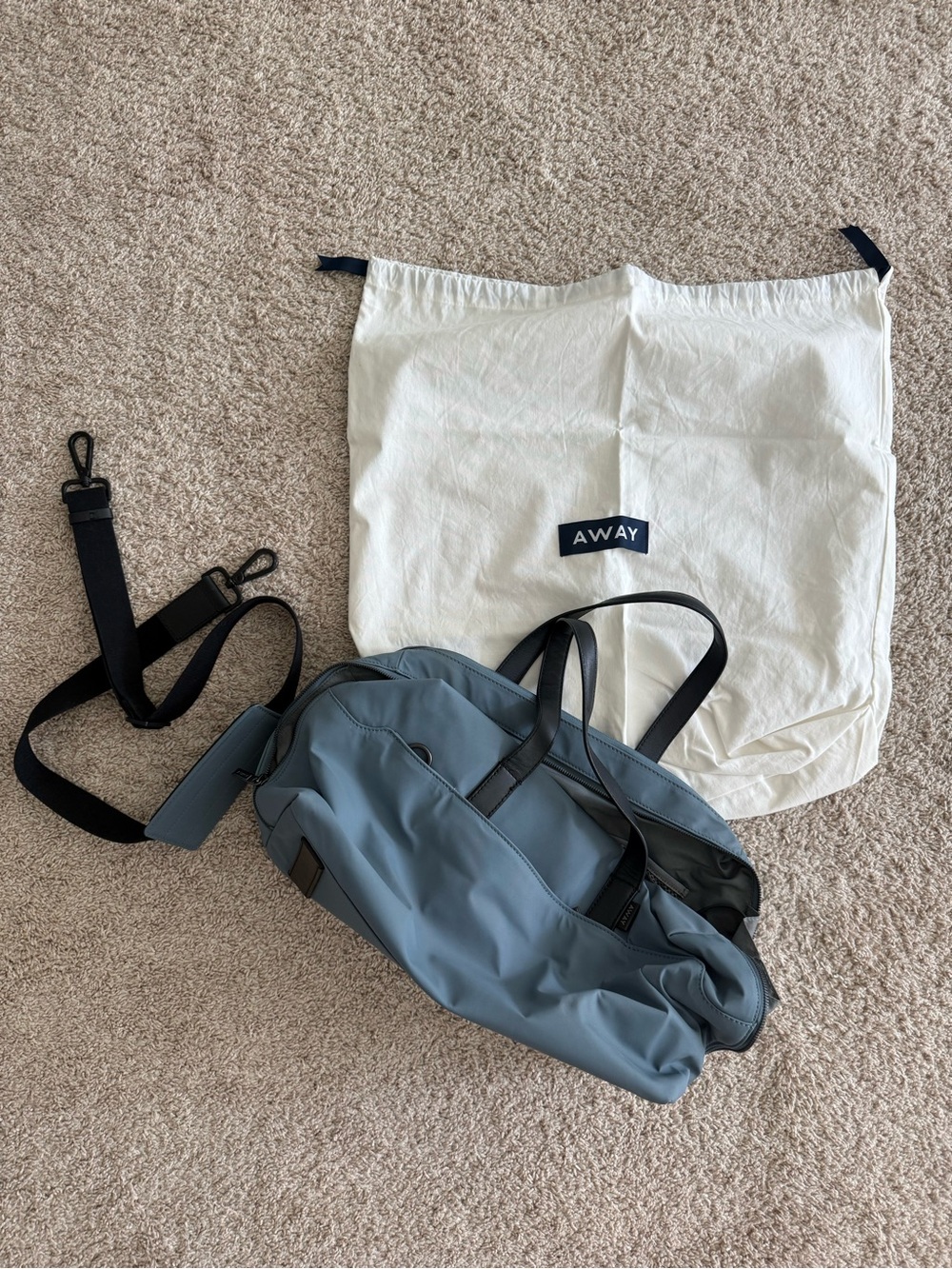 Like New Away Coast Blue Everywhere Bag